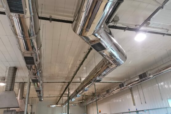 ¿Por qué son importantes los conductos de ventilación en las instalaciones y espacios interiores?